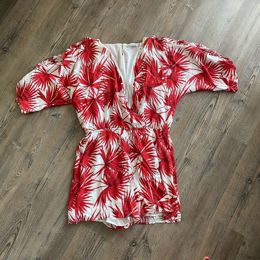 Cute patterned romper!